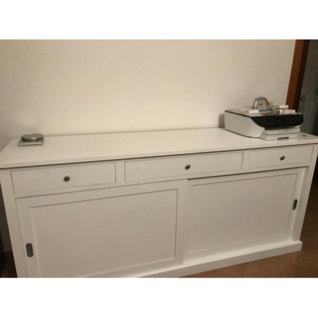 Credenza Combina stile classico e moderno, con 2 ante scorrevoli e 3 cassetti