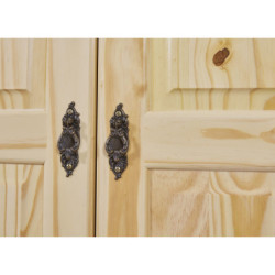 Misure: 104x56x180 cm. Questo armadio offre ampio spazio di archiviazione