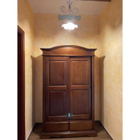 armadio-legno-2ante-scorrevoli-armadio-arte-povera-in-legno-massello-e-mdf-con-rifinitura-in-noce-lucido