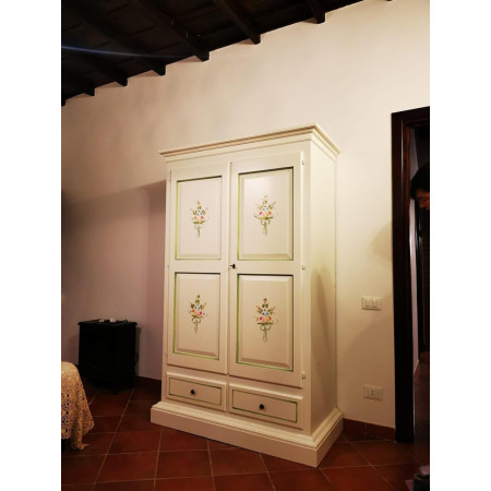 Armadio  in Legno Massello con Finitura Bianca e Verde Decorativo