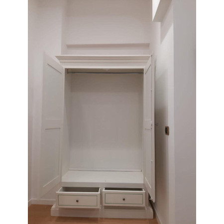 Armadio  in Legno Massello con Finitura Bianca e Verde Decorativo