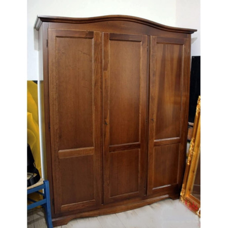 Armadio in Legno Massello con Design Elegante e Finitura Noce Lucido