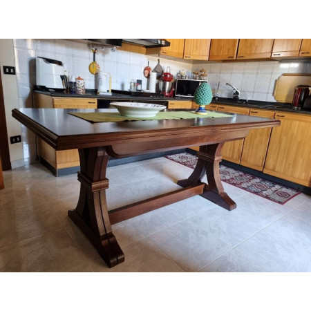 Tavolo classico in legno massello noce lucido allungabile