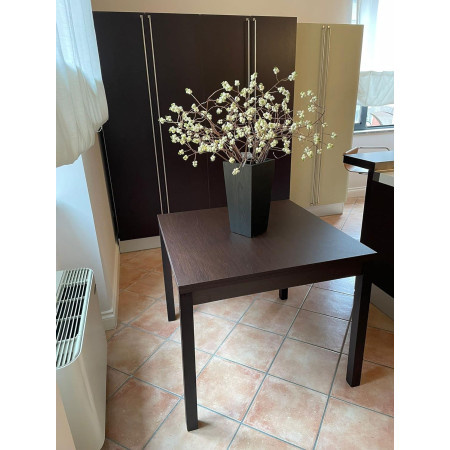Tavolo in legno wengè con apertura a libro 90x90 cm