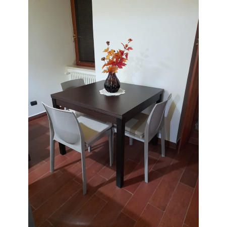 Tavolo in legno wengè con apertura a libro 90x90 cm