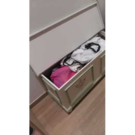 Cassapanca arte povera in legno massello bianco lucido con decori filo verde