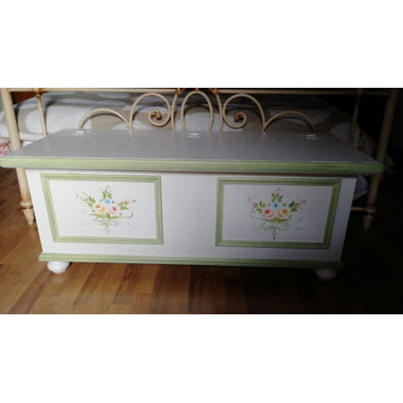 Cassapanca arte povera in legno massello bianco lucido con decori filo verde