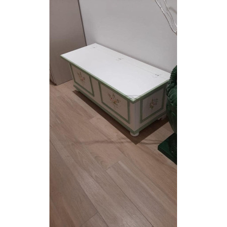 Cassapanca arte povera in legno massello bianco lucido con decori filo verde