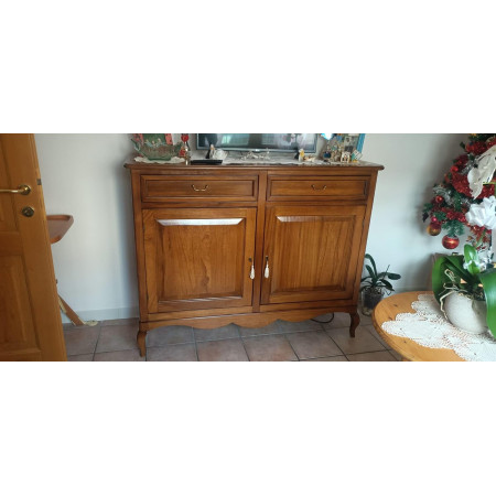 Elegante credenza in legno noce lucido con 2 ante e 2 cassetti 145x50x115 cm.