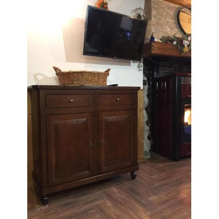Credenza color noce con due ante e due cassetti, in stile classico,  in legno e mdf con rifinitura in noce lucido
