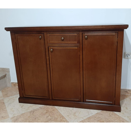 Credenza  3 ante e 1 cassetto per ampio spazio di stoccaggio. Perfetta per cucina, soggiorno o sala da pranzo.