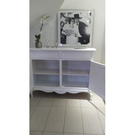 Credenza elegante in legno e MDF Perfetta per eleganza e funzionalità.