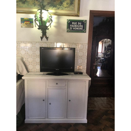 Arredo classico: credenza bianca con 3 ante e 1 cassetto