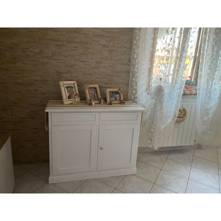 Credenza colore bianco opaco con due ante e due cassetti