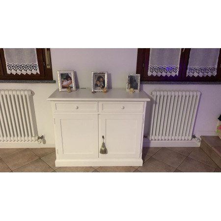 Credenza  in stile classico,  in legno e mdf con rifinitura in bianco opaco.
