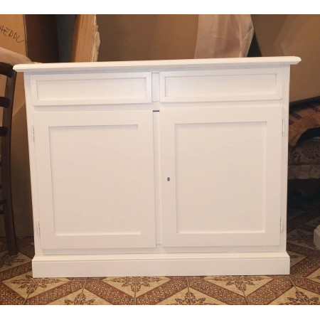 Credenza elegante in legno e MDF con rifinitura bianco opaco