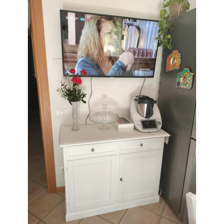 Credenza elegante in legno e MDF con rifinitura bianco opaco