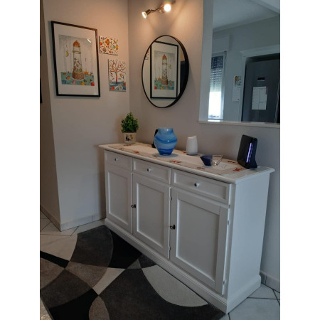 credenza  Perfetta per arredare il soggiorno con eleganza e funzionalità.