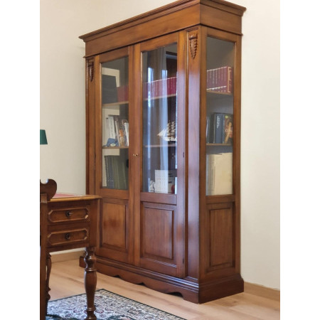 vetrina classica in legno rifinitura Bassano è un mobile di alta qualità e design elegante