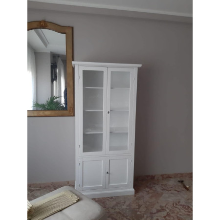 Cristalliera Vetrina Classica legno bianco opaco è un mobile di alta qualità e design elegante, realizzato in stile classico