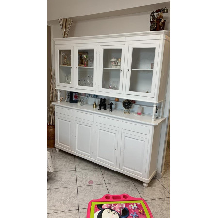 cristalliera classica in legno bianco opaco è un'aggiunta elegante e funzionale per qualsiasi ambiente. Misura 196x43x218