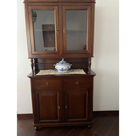 cristalliera classica in legno noce lucido misura 104x44x218 cm.