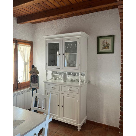 Cristalliera Classica misura è di 113x47x213 cm.  realizzato in arte povera