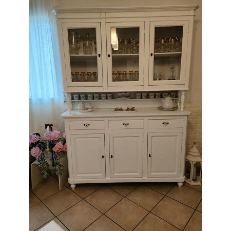 Elegante Cristalliera Classica con Cassetti e Porte in Vetro
