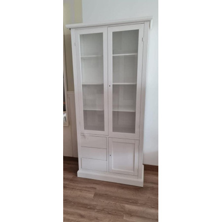 vetrina arte povera in legno massello e MDF, rifinita in bianco opaco misura 90x41x186 cm.
