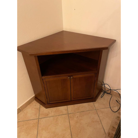 mobile porta TV ad angolo rappresenta la soluzione ideale per chi desidera ottimizzare gli spazi senza rinunciare allo stile