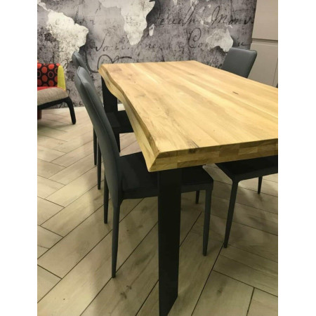 Tavolo in legno massello con 4 gambe in metallo 180x90x77 cm