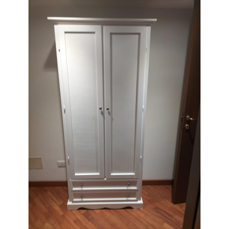 classico bianco, con misure 87x40x192 cm, è un complemento d’arredo elegante e funzionale.