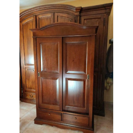Elegante Armadio Arte Povera in Noce Lucido con Ante Scorrevoli
