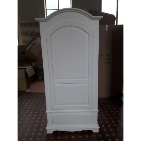 Armadio bianco opaco in stile arte povera, realizzato in legno massello e MDF,