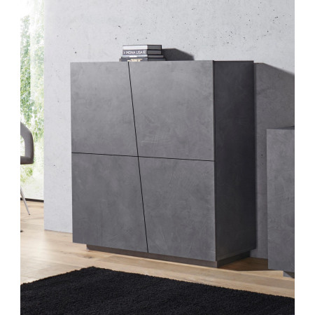 Questa credenza grigio antracite, di dimensioni 120 x 43 x 126 cm, è progettata per offrire stile e funzionalità.