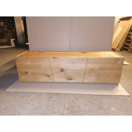 Mobile porta TV in rovere nodato spazzolato, dimensioni 165x45x45 cm.