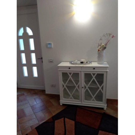 Libreria in legno massello con Cassetti e Ante in Legno Bianco Opaco Misure: 110x40x100 cm.