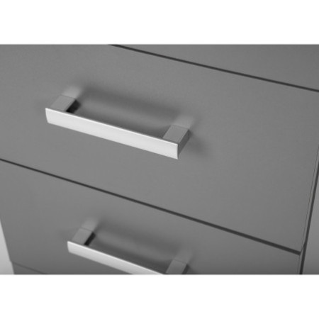 Cassettiera in laminato grigio, dimensioni 42x40x92 cm. Dotata di 4 cassetti con maniglie piatte e guide in metallo.