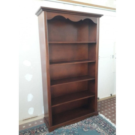 libreria in legno noce lucido, dal design elegante e raffinato, è realizzata in stile arte povera. Misura 120x40x210 cm